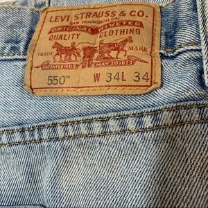 Levi’s 550 34x34 relaxed fit taper cut distressed light wash jeans 5011